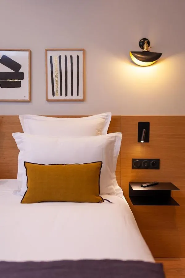 Tinah Paris, Champs Elysees Hotell Paris
