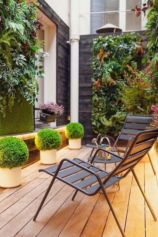 Tinah Paris, Champs Elysees 2* Paris