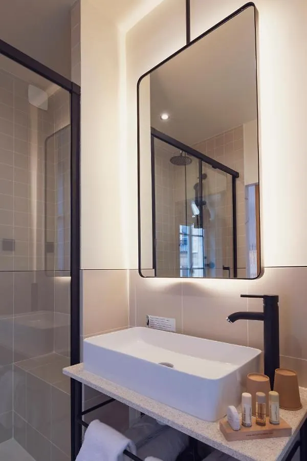Tinah Paris, Champs Elysees Hotell