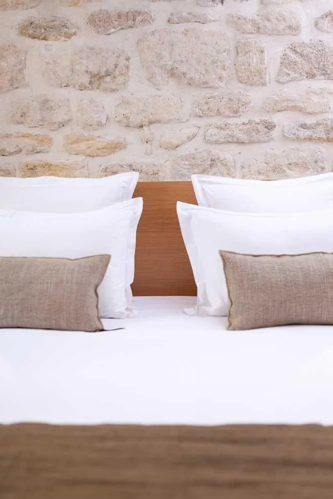 Tinah Paris, Champs Elysees Hotell