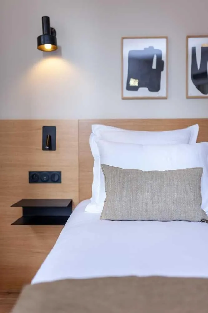 Tinah Paris, Champs Elysees Hotell 2*